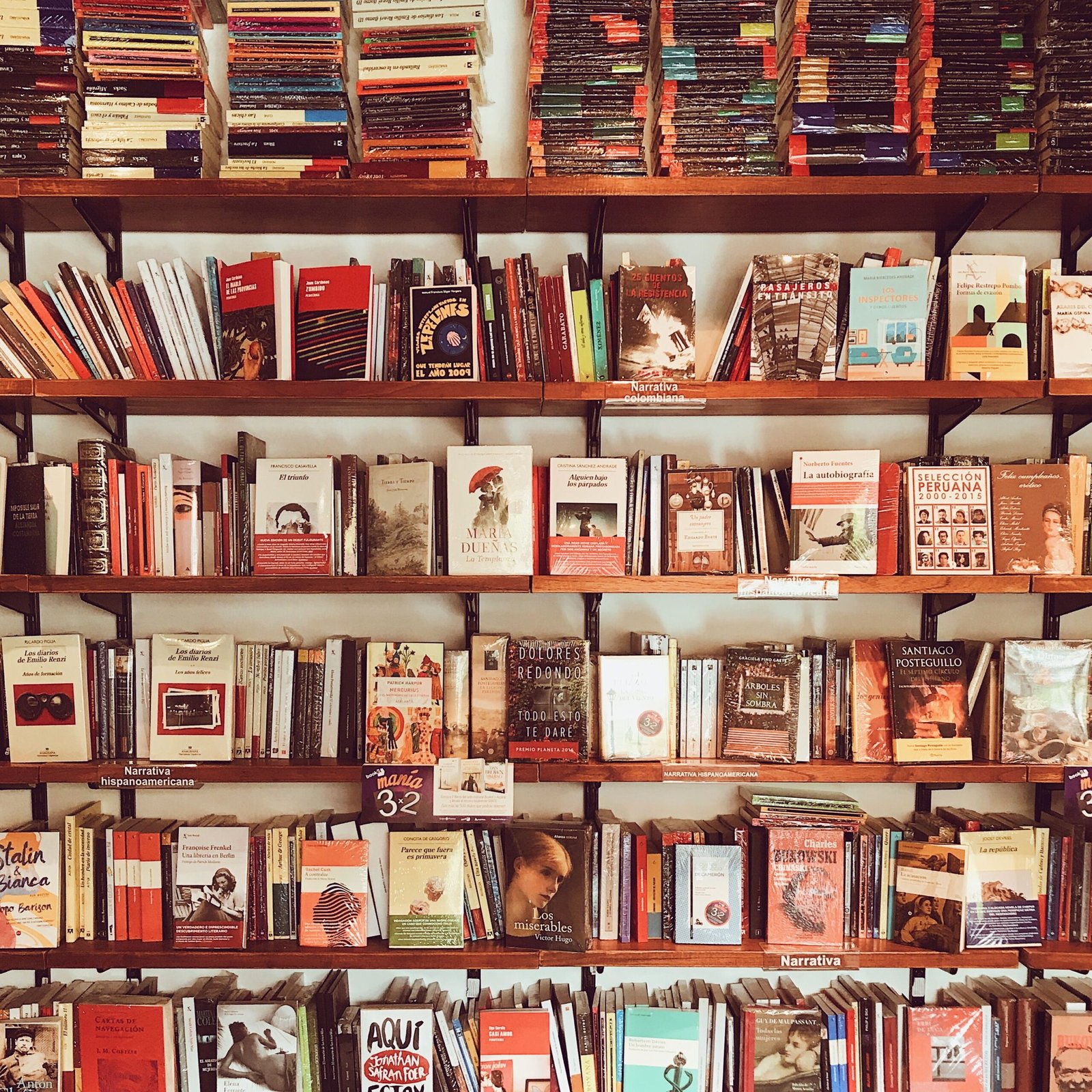 Distribución de tu libro en librerías: La Casa del Libro, Fnac, El Corte Inglés y librerías de todo el mundo